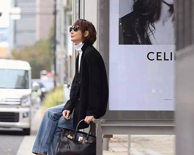 都爱|今年的鞋跟流行“穿短不穿长”,穿着舒适还显个高,难怪50+都爱