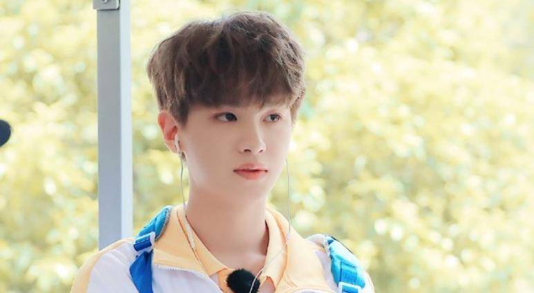 看点|《极限挑战》校服路透,杨超越甜美可爱,张彬彬不演校园剧可惜