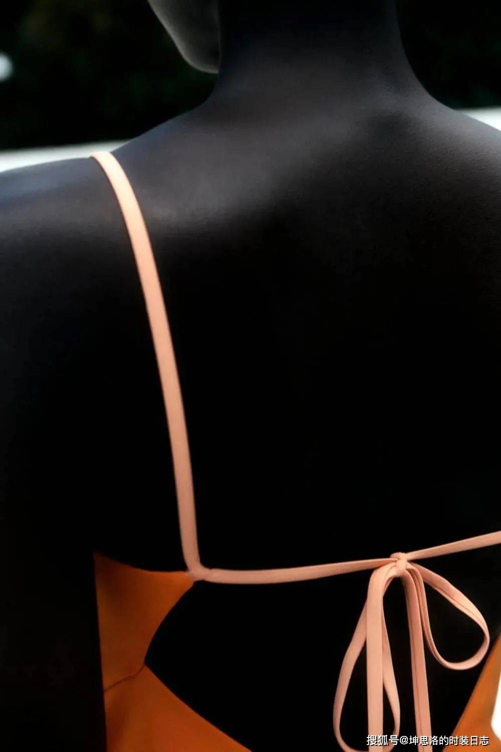 系列|Lookbook画册丨COS 2021夏季假日系列 以轻简搭配享受夏日宁静