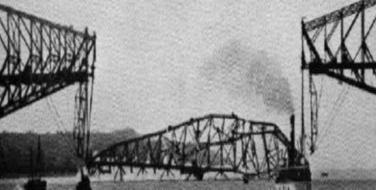 跨河大桥剪彩前坍塌，75人被夺去生命，19000吨钢筋砸向地面