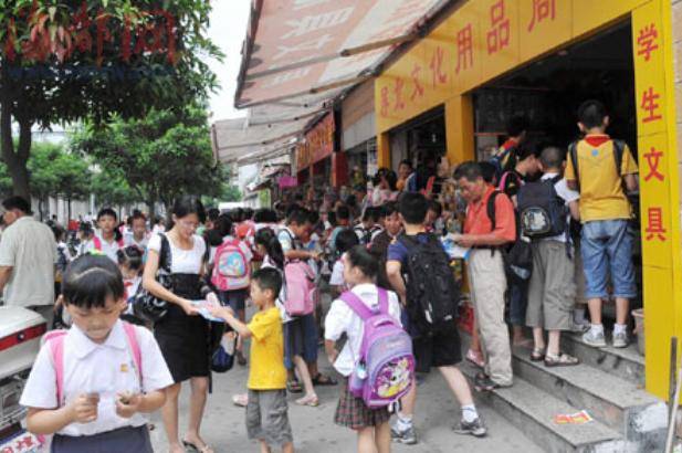 因为|学生提前到校却遭老师批评，家长质疑：学校规定孩子不能早上学？