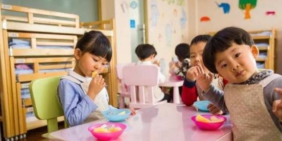 因为|宝宝是否接受幼儿园，不哭闹并非唯一指标，还得看这三点