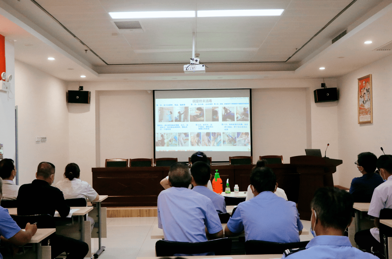 强技能 防院感丨西藏民族大学附属医院召开院感防护学习培训会