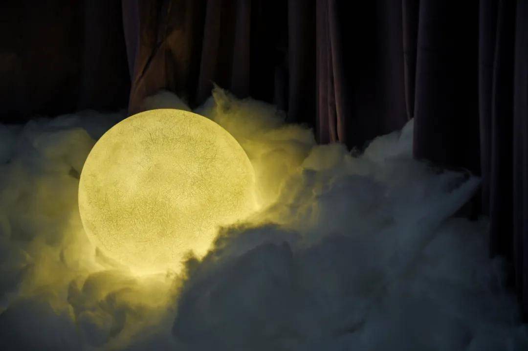 梦境中的幽灵，解析做梦梦见鬼了有点小怕的心理与寓意