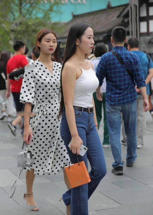 颜色|打底裤的“另类”穿法，时髦又修身，错过了可能后悔莫及！