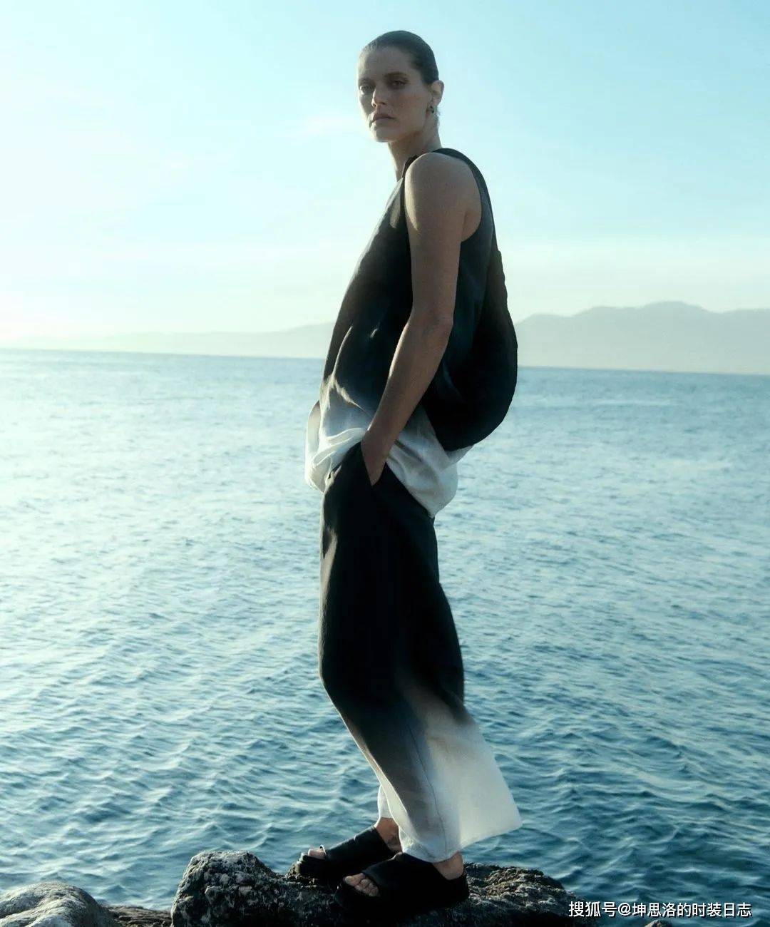 系列|Lookbook画册丨COS 2021夏季假日系列 以轻简搭配享受夏日宁静