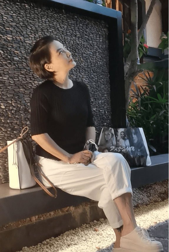 姐弟|李玲玉和儿子同框好像姐弟,活得潇洒率性的女人,多少岁都不显老