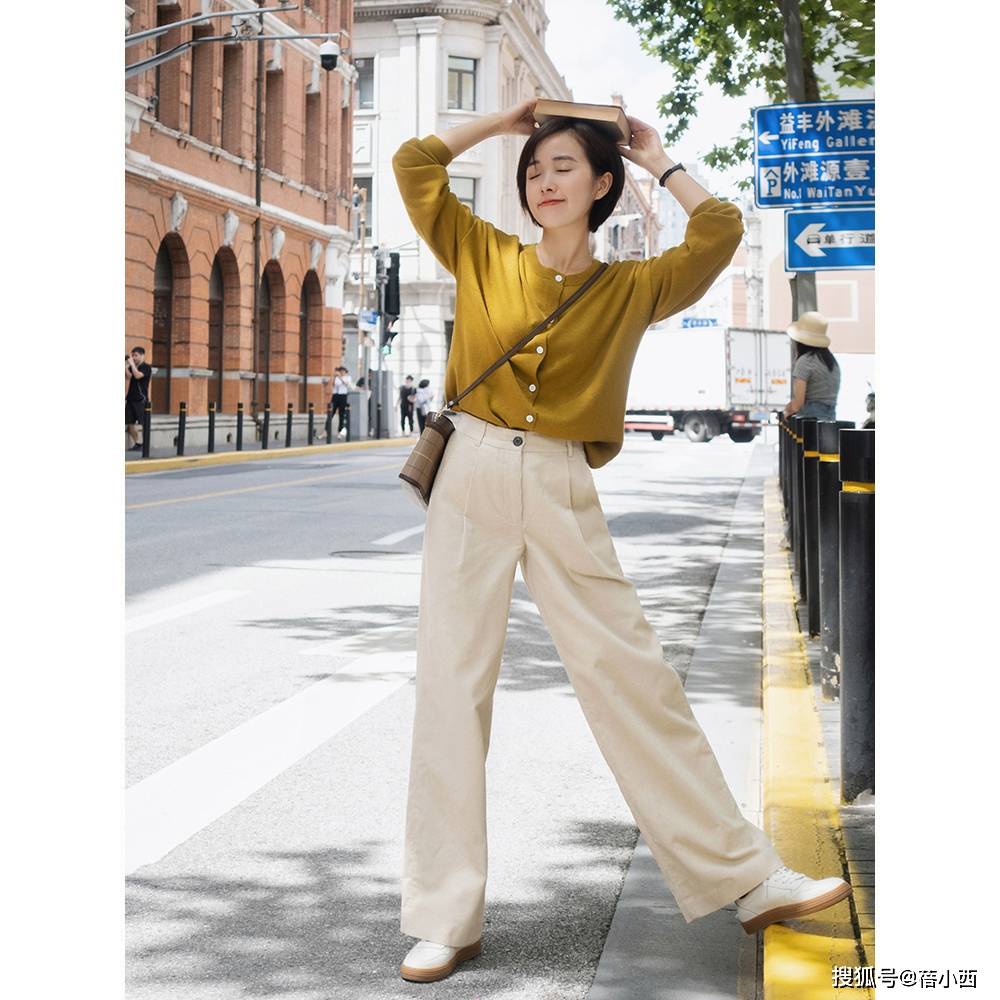 chic|chic！简约！百搭！真正有品位的女人，早秋衣橱里必备“针织衫”