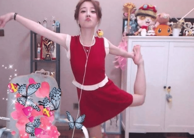 马松|冯提莫节目上被人摸大腿19次,不反抗还陪笑?吴京说的话验证了