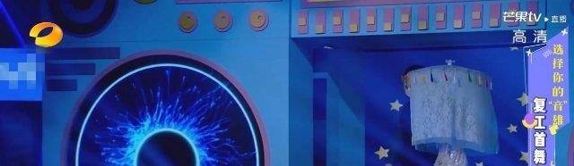 杜海涛|鞠婧祎快乐大本营蒙面出场，下台阶差点摔倒，杜海涛谢娜目瞪口呆