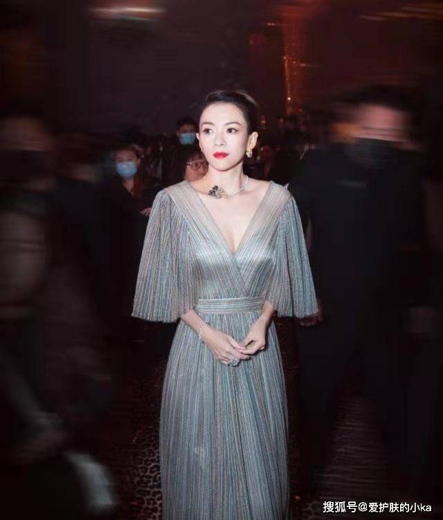 身材|章子怡生娃后气质大变，穿纱裙气质温婉，霸气不再只剩“妈感”