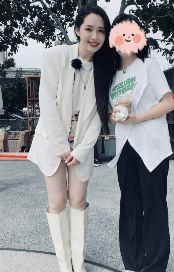 向佐|向太一家被偶遇，郭碧婷身材纤细，女儿侧颜像洋娃娃难挡高颜值