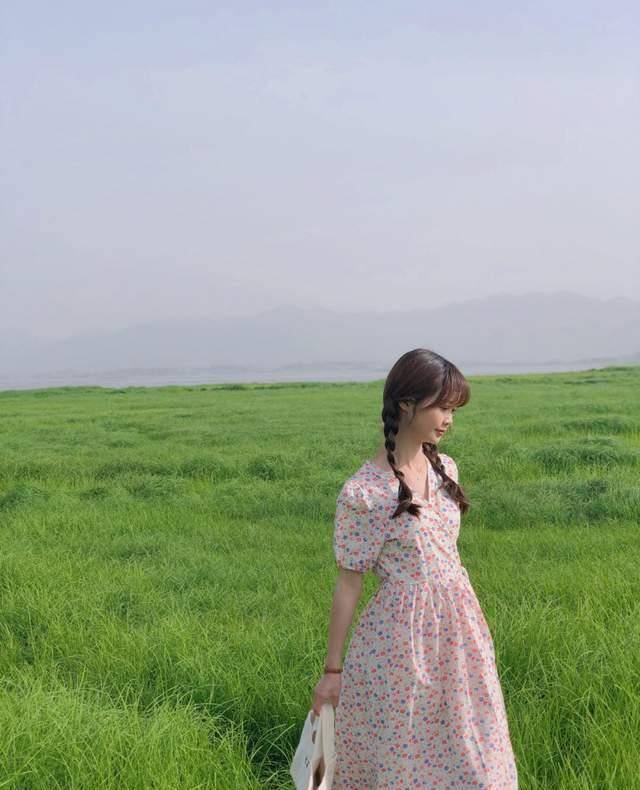 整体|秋天裙装怎么穿好看?短袖上衣配半身裙简约高级,提升气质又显白