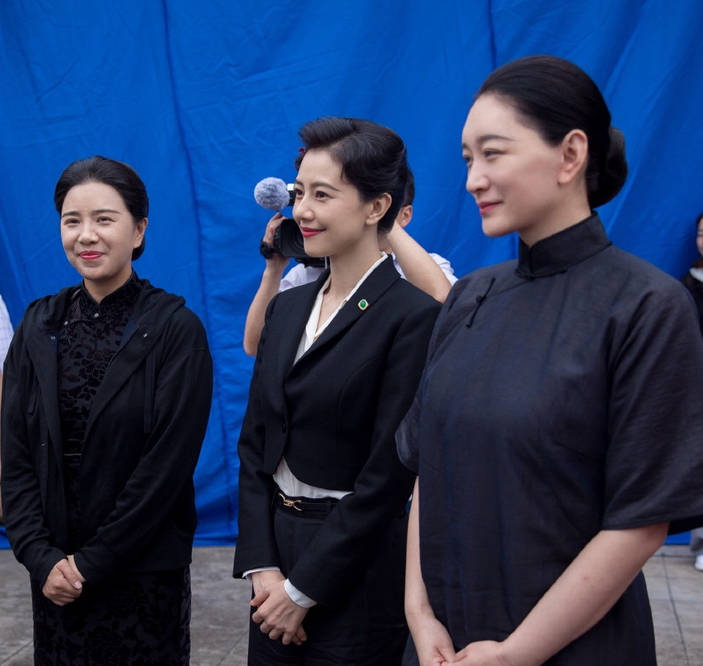 名媛|高圆圆新剧形象曝光，剪刘海穿旗袍变民国名媛，气质高贵美过头！
