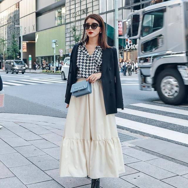 怎么挑选适合自己的穿衣颜色 b2e099ee7e834e28805813966b1b69b9.jpeg