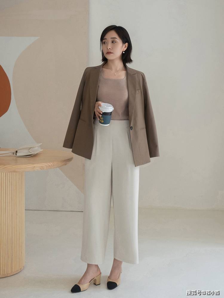 chic|chic!简约!百搭!真正有品位的女人,早秋衣橱里必备“针织衫”