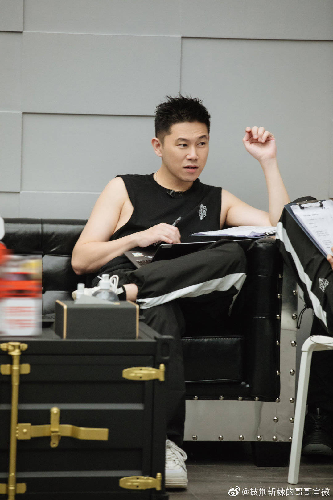 亚裔|为亚裔发声，用Freestyle回怼川普，这样的欧阳靖才是“平凡偶像”！