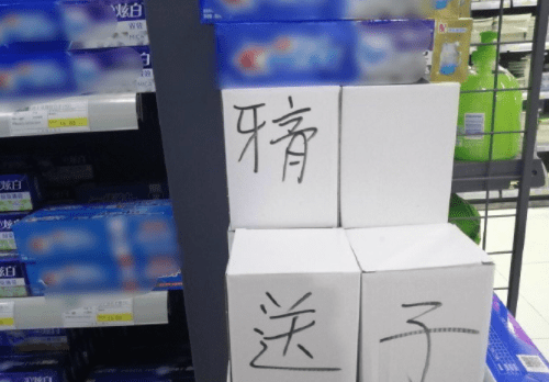 開心一刻：駕照在家放了好幾年了，過年新買了輛車，總想找個機會…… 搞笑整蠱 第6张