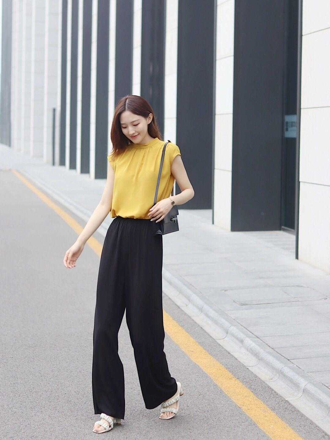 条纹|早秋，“阔腿裤”的高级穿法是这样的，搭配衬衫利落又时髦