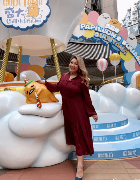 整体|180斤的郑欣宜美得惊艳!穿印花连衣裙配长卷发,简直是大码超模