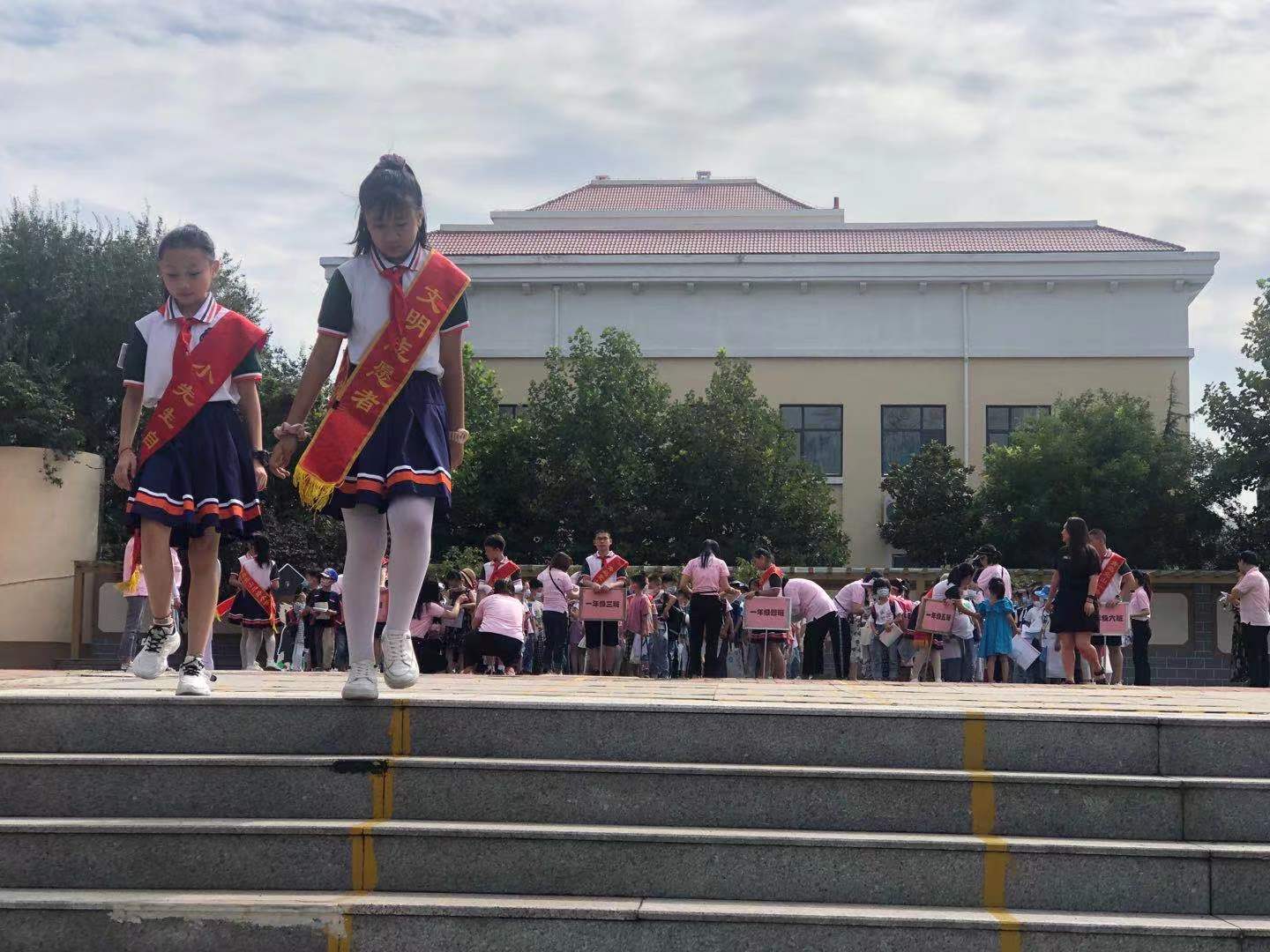 三支队|你开学，我护航 | 青岛北山二路小学点亮开学季