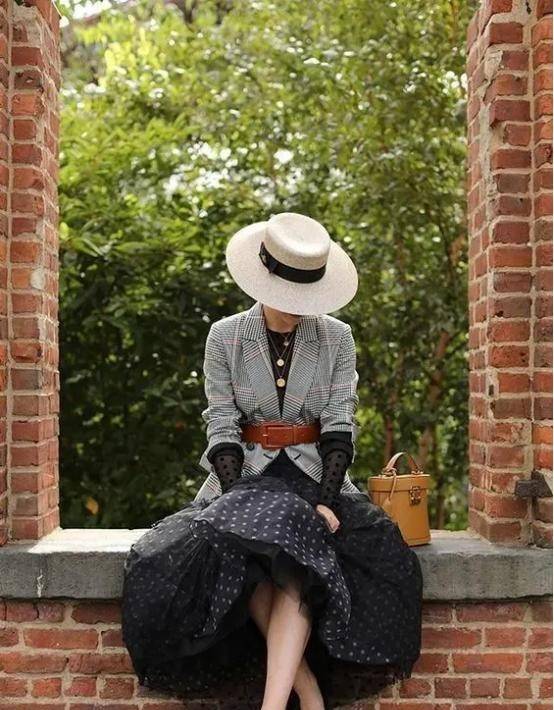 经典|80年代复古西装：小姐姐穿出是“贵族风”气质穿搭让往日经典重现