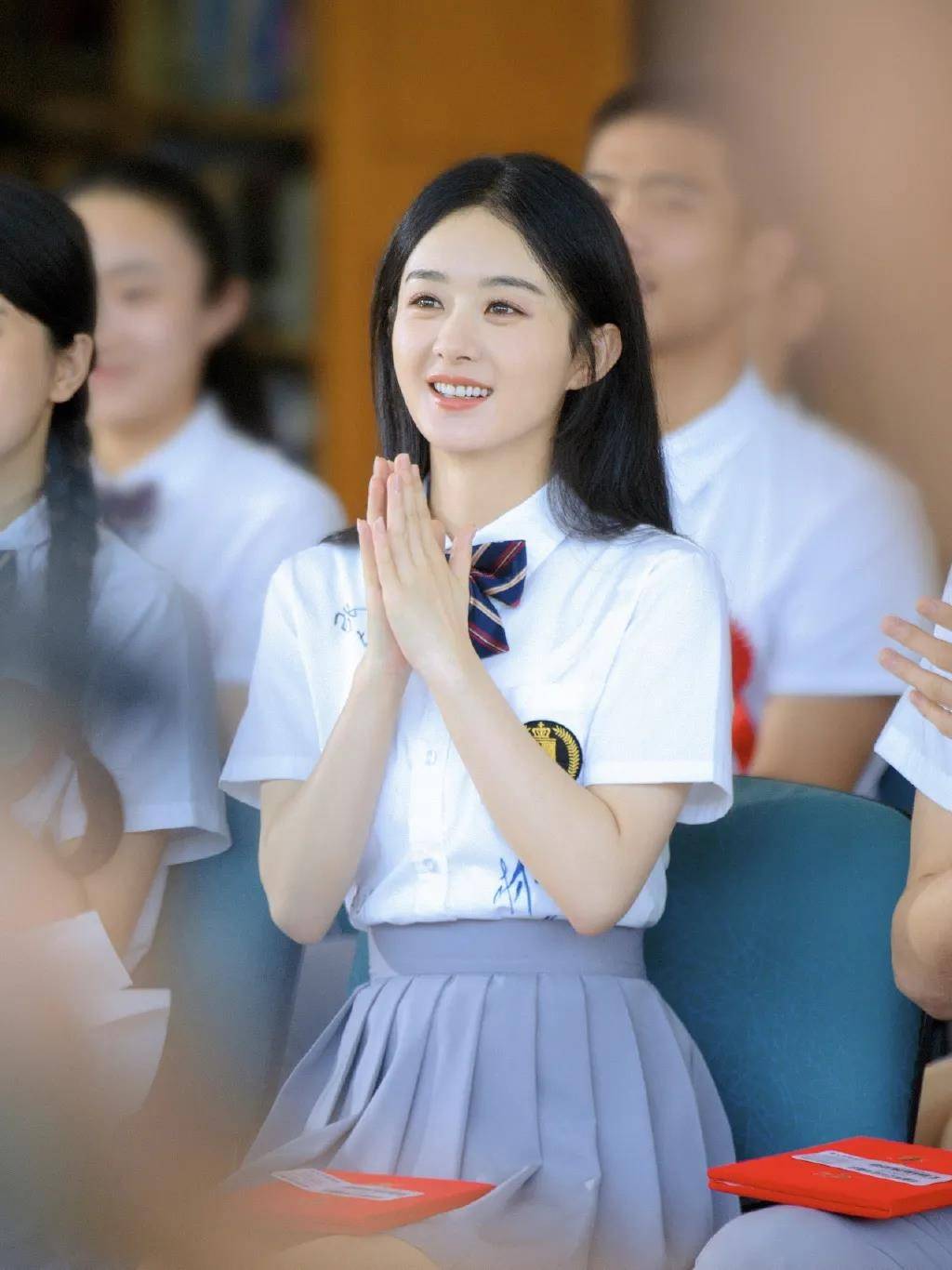 青春|三十多了还拼老命扮嫩?校园风穿搭减龄无比,赵丽颖baby都爱穿