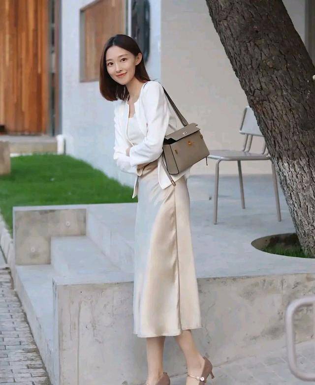 职场|职场打拼的女人很有魅力，但要学会打扮自己，穿对了是关键