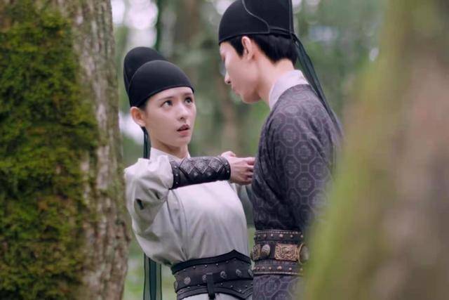 国产|成毅新剧开播拿下收视冠军，却差评如潮，被骂是国产剧的“悲哀”？