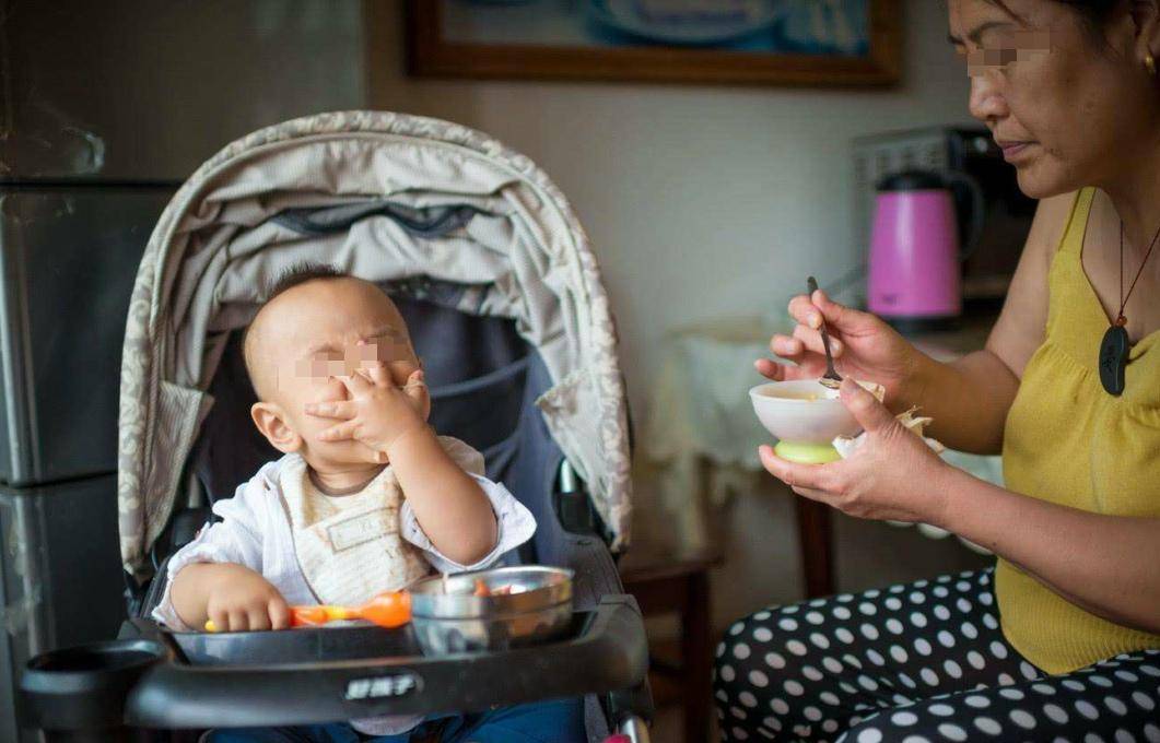 什么|挑食儿子，入幼儿园后变“大胃王”，老师错发“真相照”后被辞退