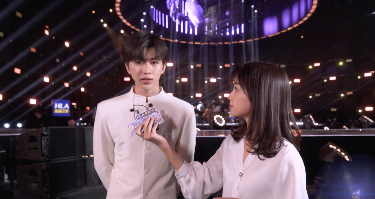 网络|王冰冰蔡徐坤同框太养眼，同穿白衣似拍偶像剧，王冰冰一脸疲惫！