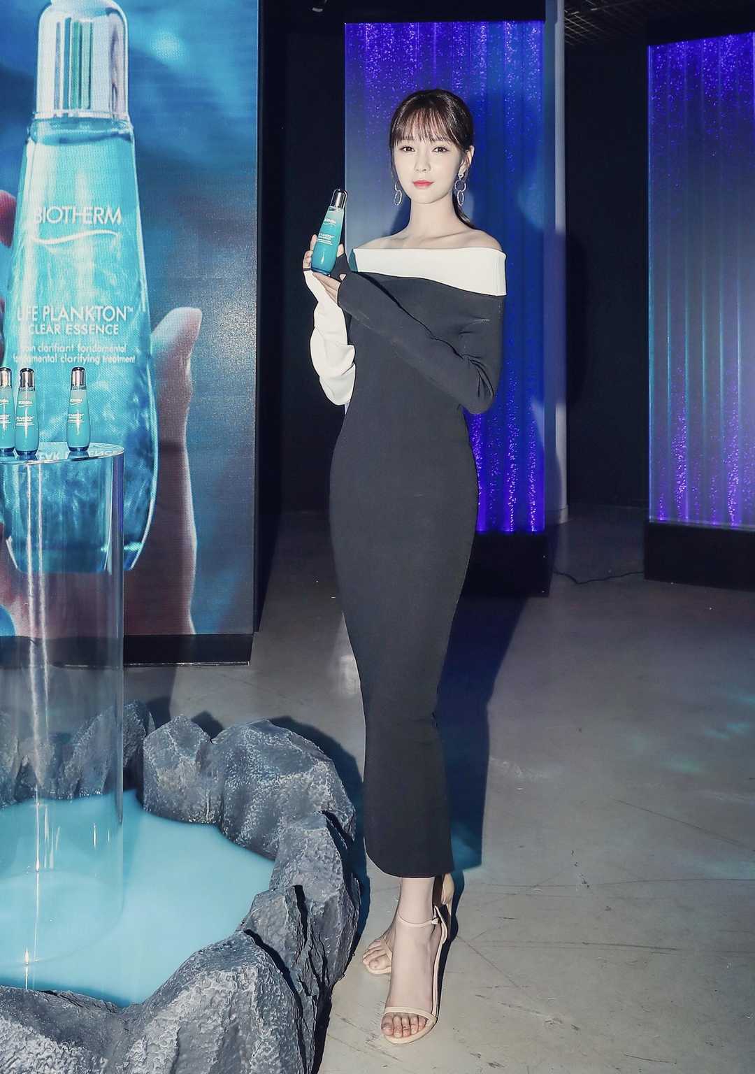 青春|沈梦辰拥有细腰长腿优势任性，穿卫衣搭配短裤青春感满分，真漂亮