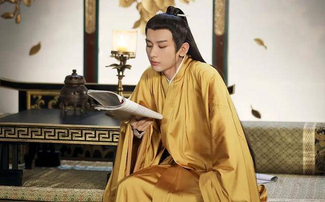 国产|成毅新剧开播拿下收视冠军，却差评如潮，被骂是国产剧的“悲哀”？