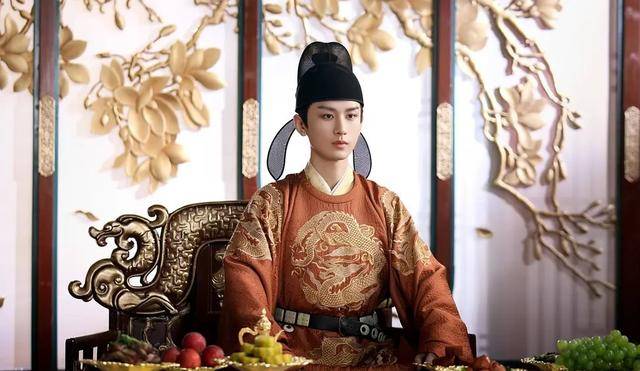 国产|成毅新剧开播拿下收视冠军，却差评如潮，被骂是国产剧的“悲哀”？