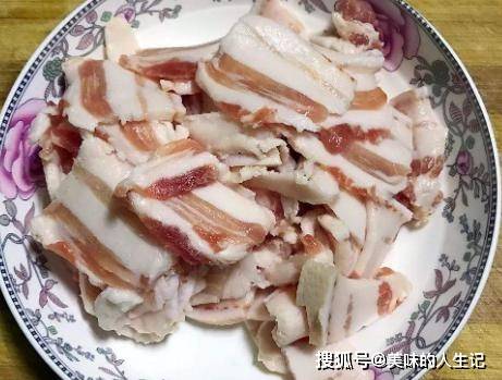 做法|炒面时，提前用凉水煮还是开水煮？都不对，难怪面条粘锅坨成团