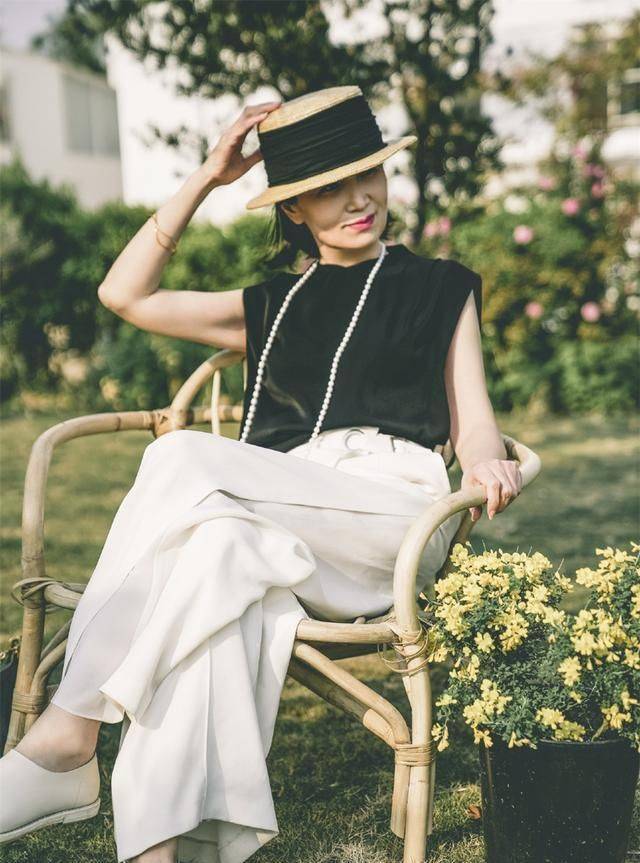 饰品|优雅耐看的日系穿搭，更适合50多岁阿姨，简简单单的款式更提气质