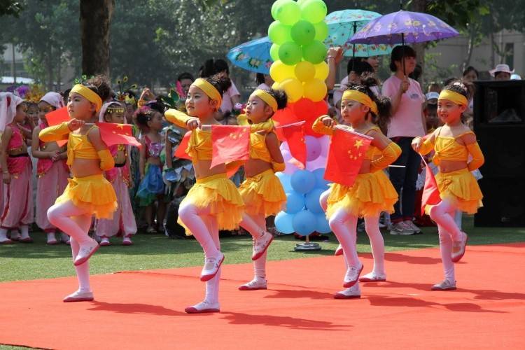 家长|催生三胎不见效，幼儿园将迎来新模式，学生教育有保障家长更放心