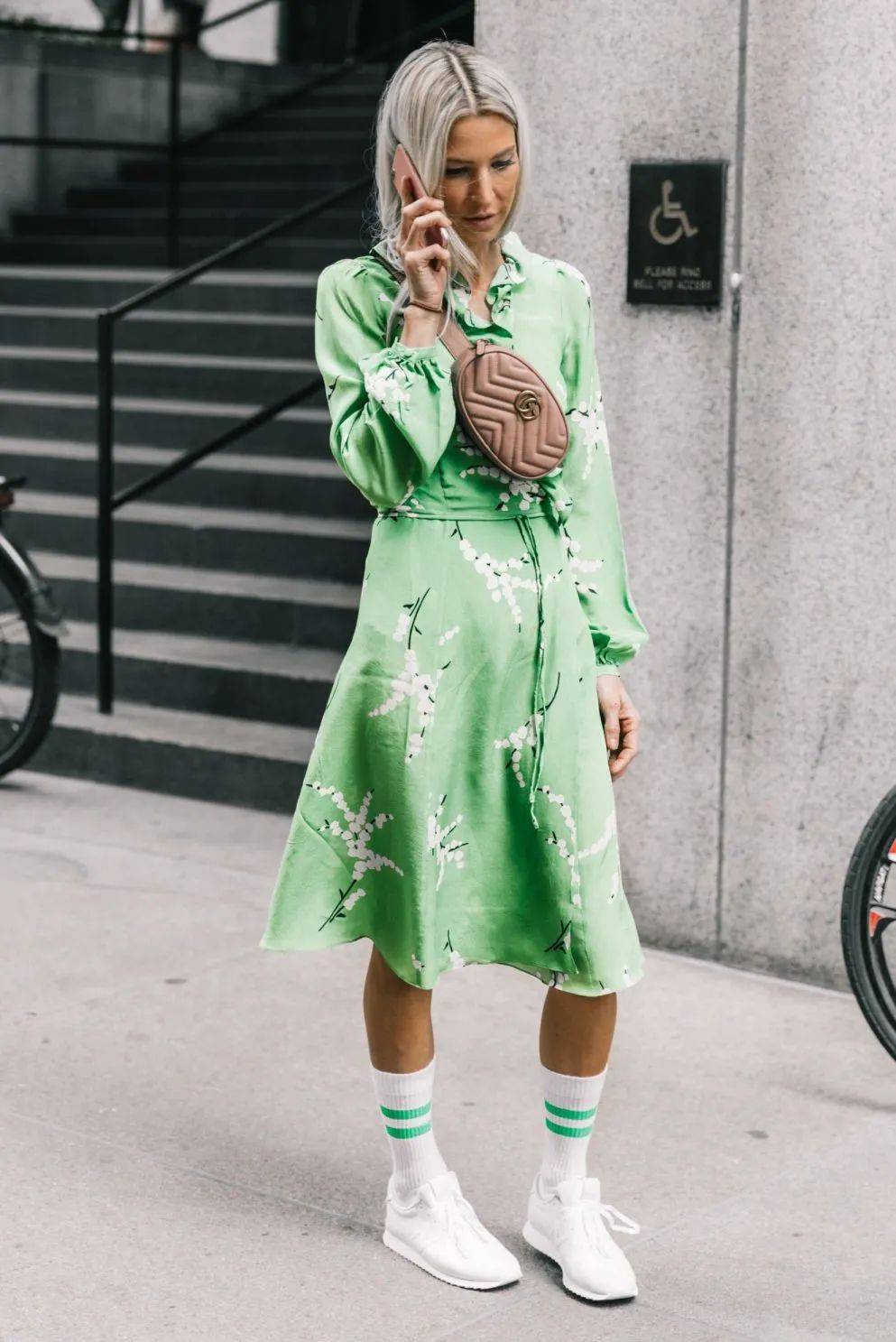 短袜|别再露脚踝了!今年秋天“露袜”才是真时髦!