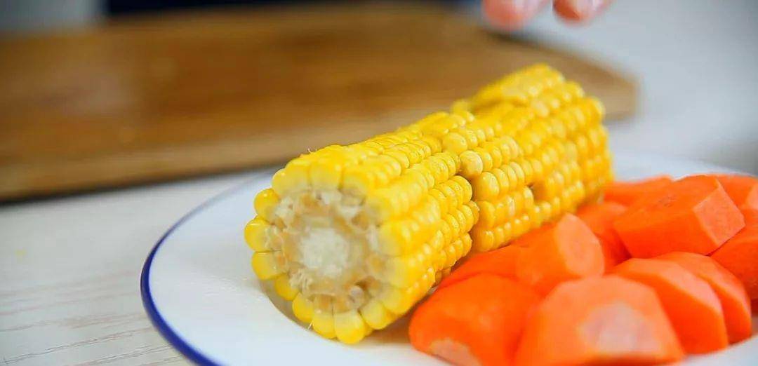 胡萝卜|台式红烧牛腩，红润香喷喷，小编都忍不住狂咽口水了