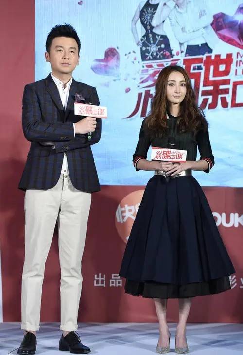 生活|姚笛婚后的生活真幸福！穿针织衫配蓬蓬裙，妩媚女人味不失少女感