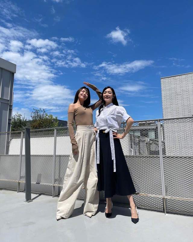 黄美英|“少女时代”罕见合体！黄美英脸胖了点，穿白衬衫仍是颜值担当