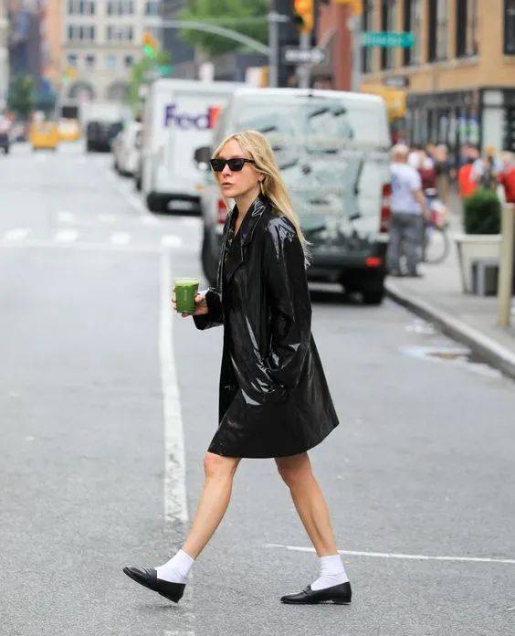 黑色|今年的乐福鞋，配双袜子才时髦