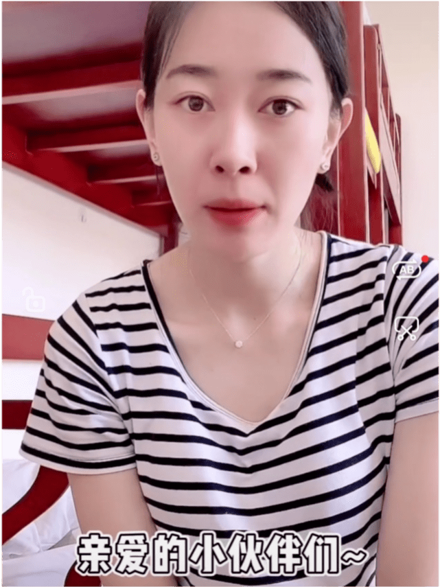 马尾|冠军孙一文真悠闲!条纹衫都能穿出高级感,自带巨星气场真该大火!