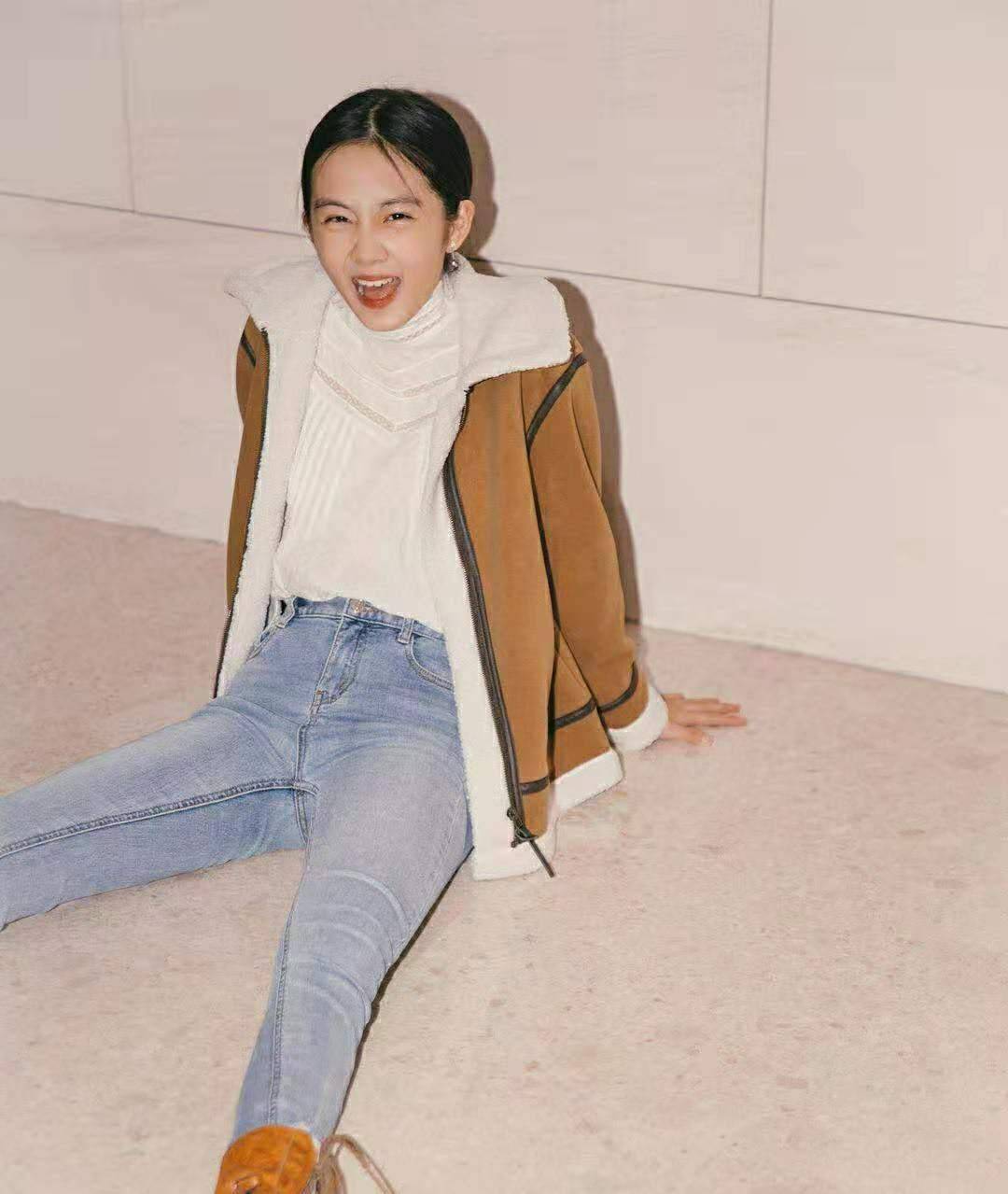美人|真不愧是黄磊和孙莉的女儿，一看就是美人坯子，头戴宽檐帽真时尚