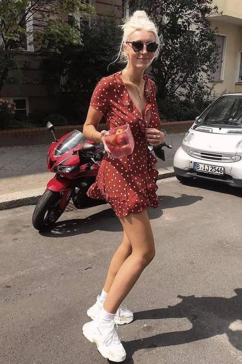 短袜|别再露脚踝了!今年秋天“露袜”才是真时髦!