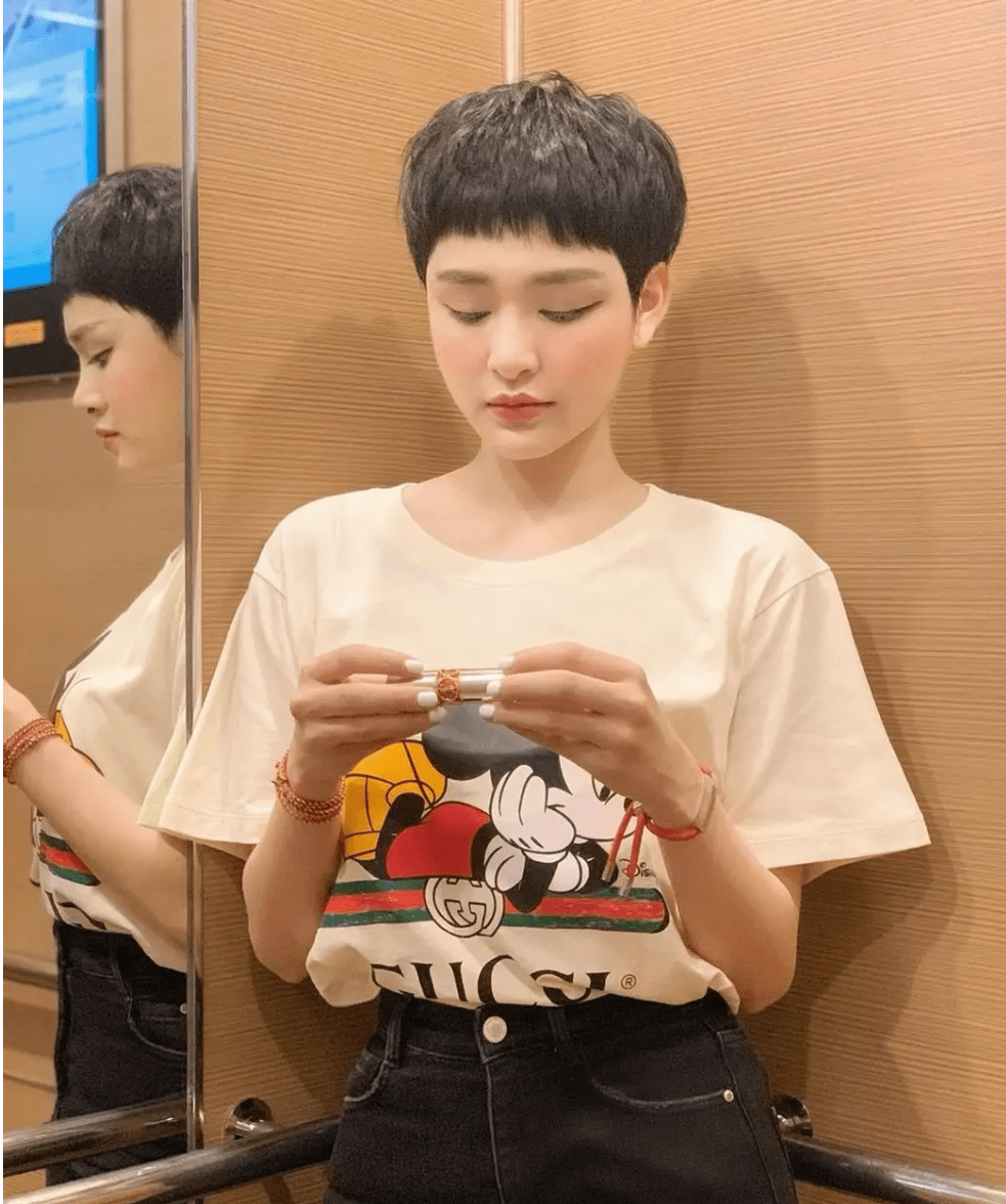 发型|女人都该试试这4种发型,效果真的不一样,它能让你颜值翻翻