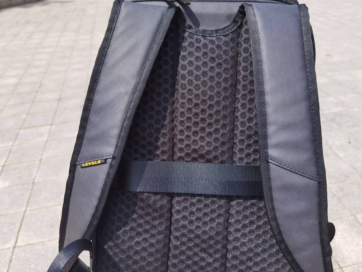 设计|简约立体的都市背包，办公通勤的零感体验！