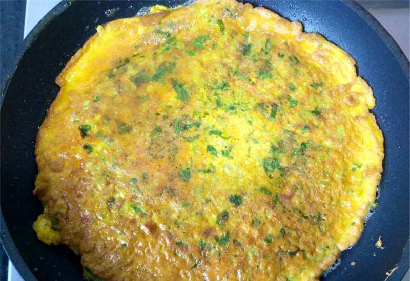 做法|早餐不知道吃啥，试试这道鸡蛋饼，清香软嫩，好吃又简单