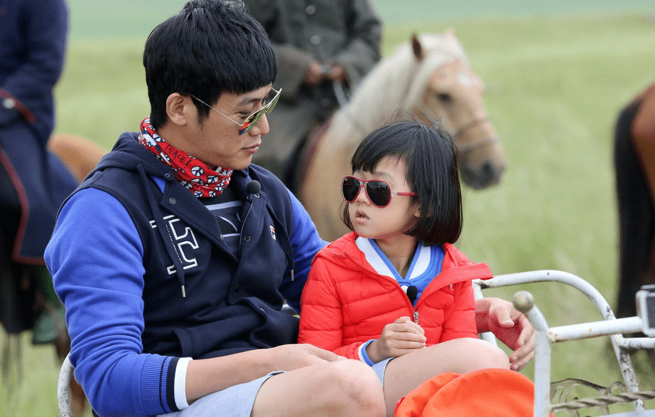 《爸爸去哪兒》萌娃現狀：曹格女兒又瘦又高，王詩齡又黑又壯 娛樂 第23張