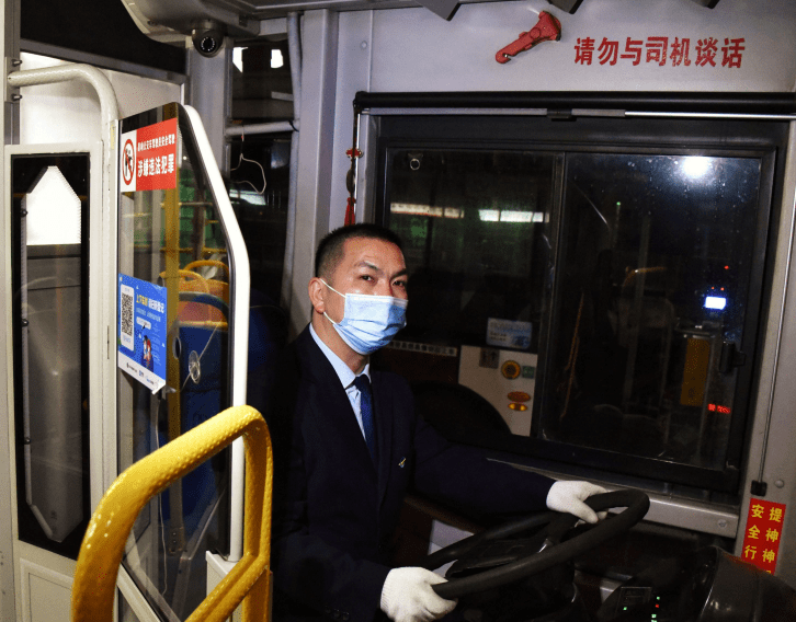 冲动哈尔滨公交司机和乘客吵架竟加速一路狂奔声称不活了